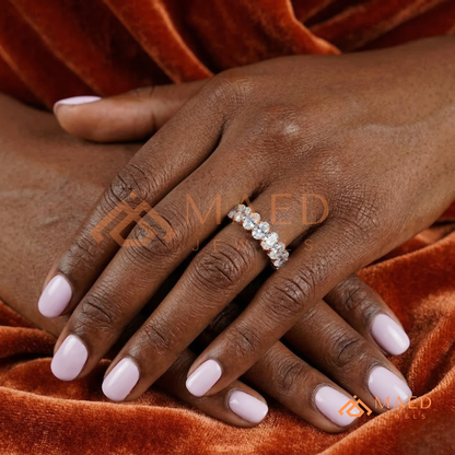 The Aria Oval Band | Shared Prong Anniversary Wedding Ring