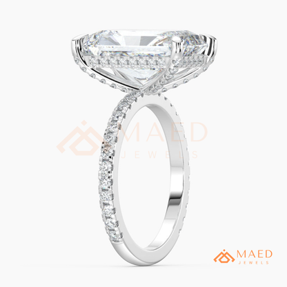 Classic Round 3-Stone Engagement Ring with Twisted Pavé Band