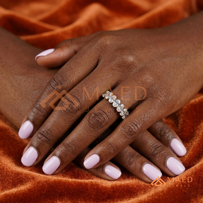 The Aria Oval Band | Shared Prong Anniversary Wedding Ring