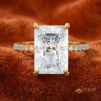 Classic Round 3-Stone Engagement Ring with Twisted Pavé Band