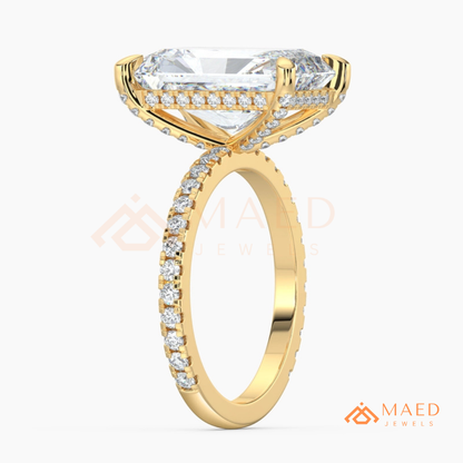 Classic Round 3-Stone Engagement Ring with Twisted Pavé Band