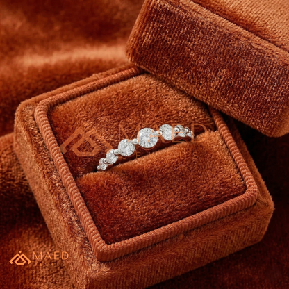 Graduated Round Cut Diamond Wedding Band | Floating Bubble Prongs Anniversary Ring in Silver, 14K Gold, & Rose Gold