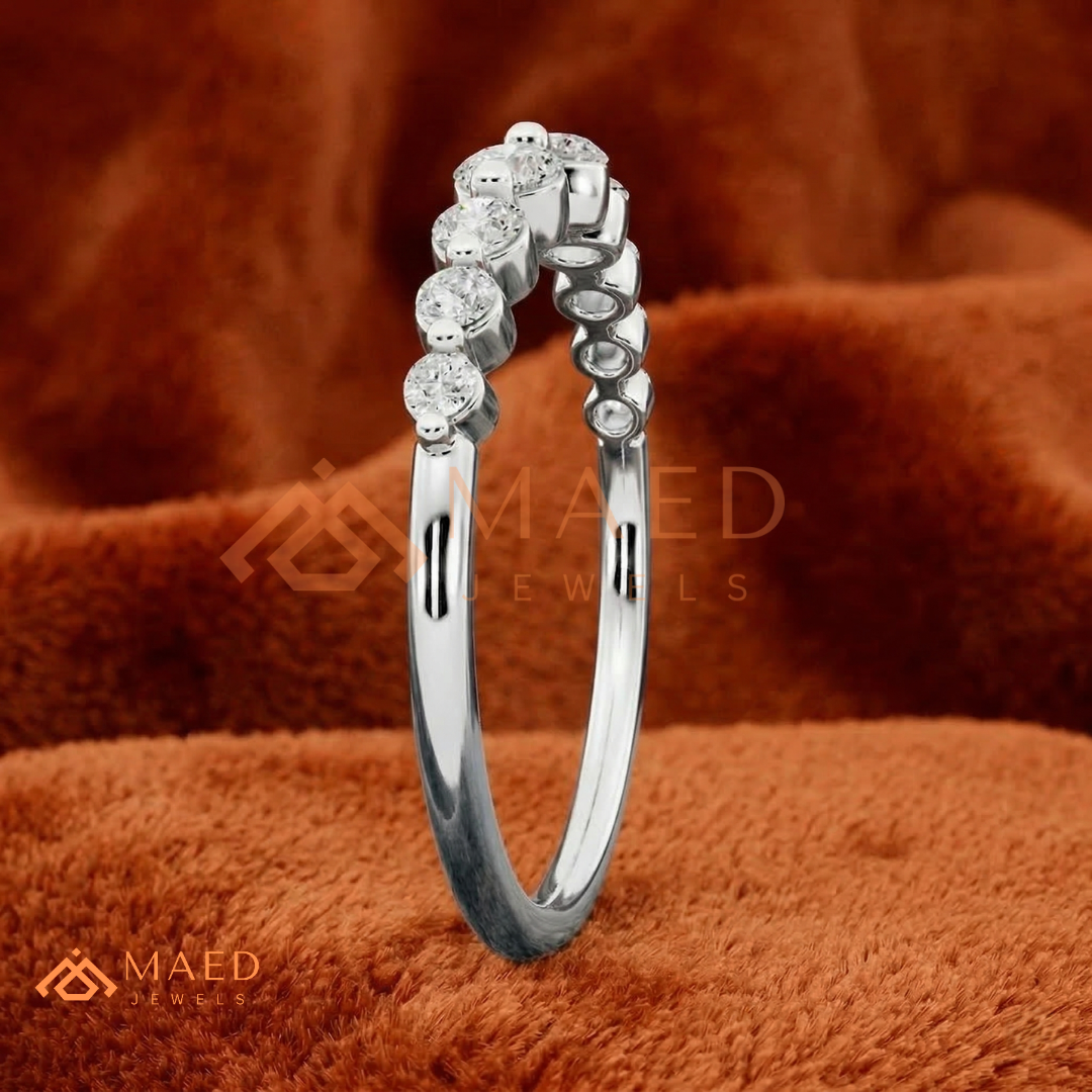Graduated Round Cut Diamond Wedding Band | Floating Bubble Prongs Anniversary Ring in Silver, 14K Gold, & Rose Gold