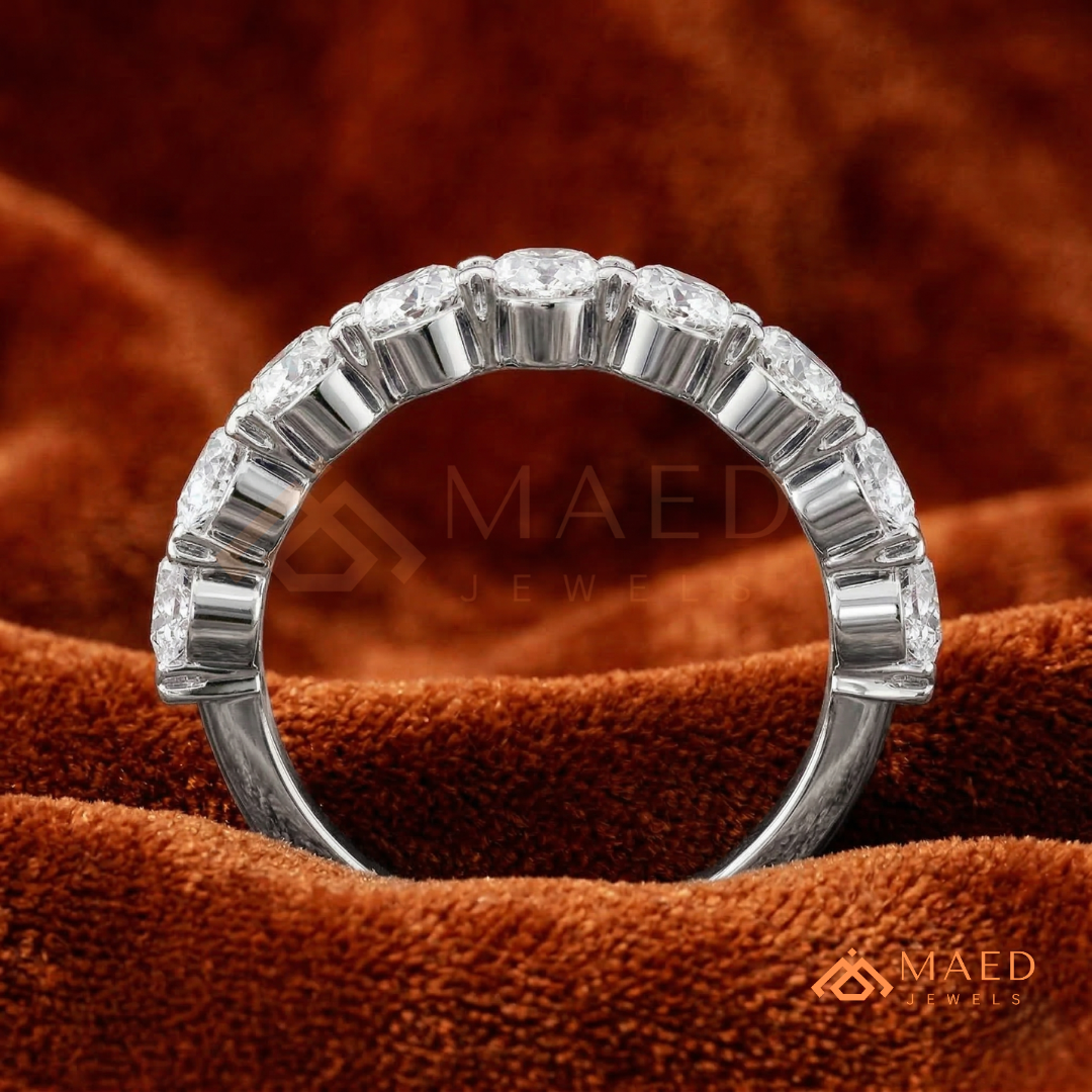 The Aria Oval Band | Shared Prong Anniversary Wedding Ring
